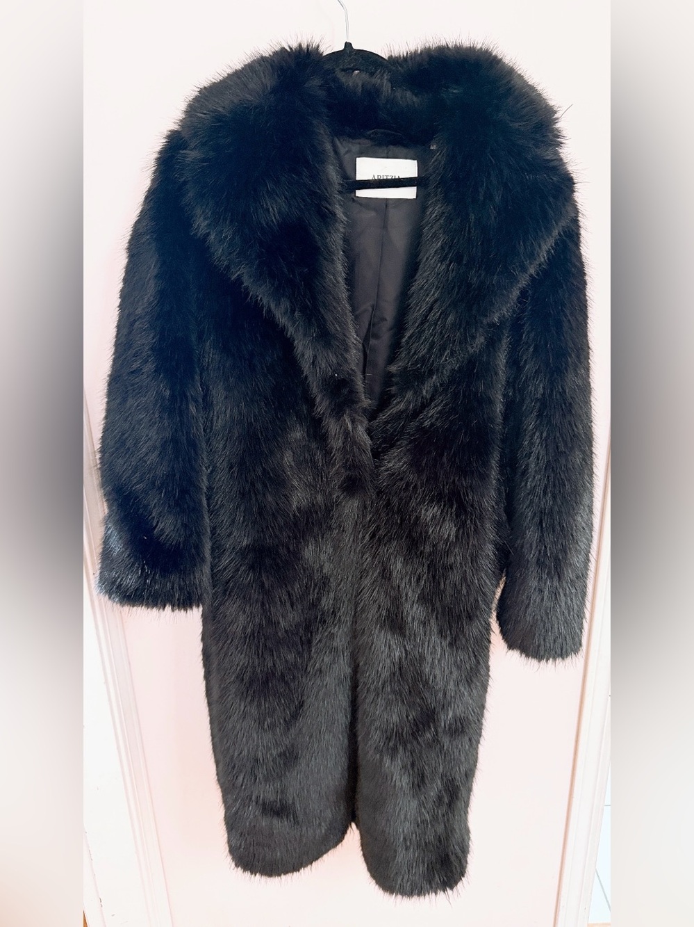 Aritzia Cortina Coat - Arctic Faux Fur - Picture 2 of 9